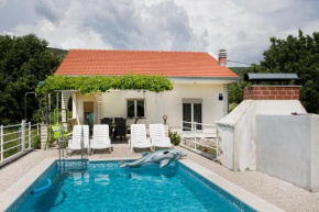  Villa with pool near Split  Krušvar